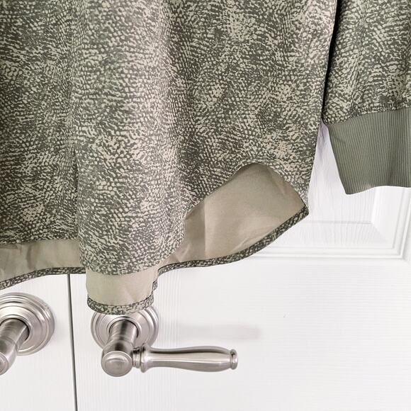 Athleta Zuma Printed Top in Viper Shadow Olive - Picture 5 of 8